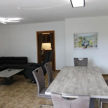 Grosse Gut Ausgestattete Ferienwohnung, Barrierefrei, Direkt An Der A7