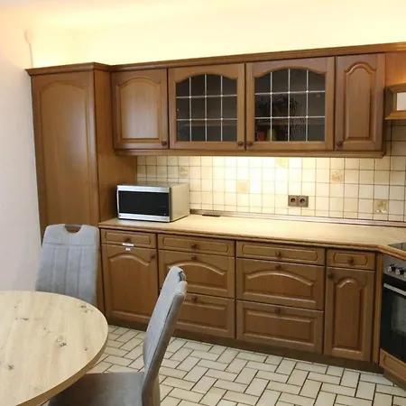 Grosse Gut Ausgestattete Ferienwohnung, Barrierefrei, Direkt An Der A7 Lägenhet *