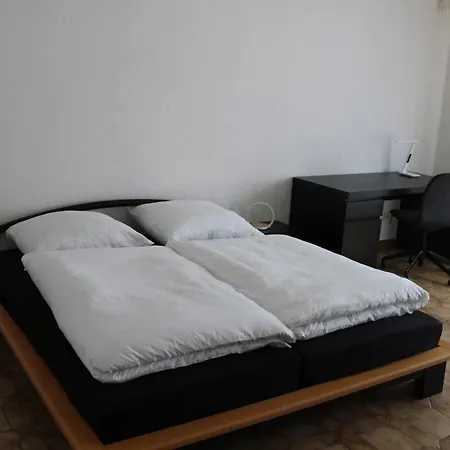 Grosse Gut Ausgestattete Ferienwohnung, Barrierefrei, Direkt An Der A7 Seesen