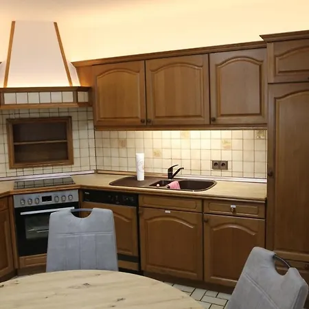 Grosse Gut Ausgestattete Ferienwohnung, Barrierefrei, Direkt An Der A7 Lägenhet