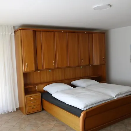 Grosse Gut Ausgestattete Ferienwohnung, Barrierefrei, Direkt An Der A7 Seesen