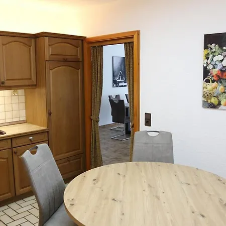 Grosse Gut Ausgestattete Ferienwohnung, Barrierefrei, Direkt An Der A7 Lägenhet