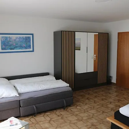 Grosse Gut Ausgestattete Ferienwohnung, Barrierefrei, Direkt An Der A7 Lägenhet *