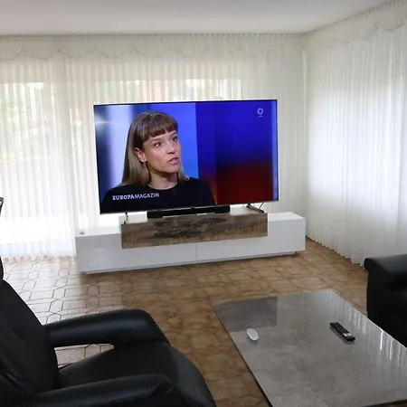 Grosse Gut Ausgestattete Ferienwohnung, Barrierefrei, Direkt An Der A7 Seesen