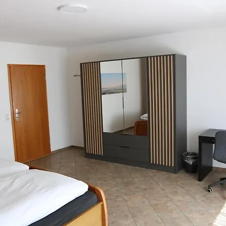 Grosse Gut Ausgestattete Ferienwohnung, Barrierefrei, Direkt An Der A7 * Seesen
