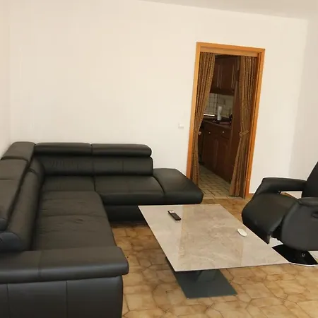 Lägenhet Grosse Gut Ausgestattete Ferienwohnung, Barrierefrei, Direkt An Der A7 *