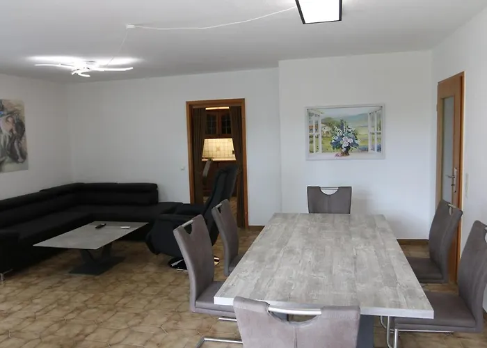 Grosse Gut Ausgestattete Ferienwohnung, Barrierefrei, Direkt An Der A7