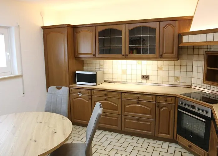 Grosse Gut Ausgestattete Ferienwohnung, Barrierefrei, Direkt An Der A7 아파트 *