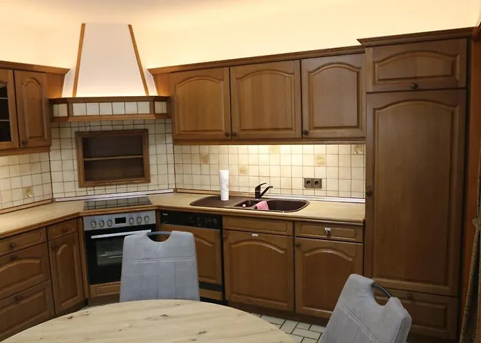 Grosse Gut Ausgestattete Ferienwohnung, Barrierefrei, Direkt An Der A7 아파트