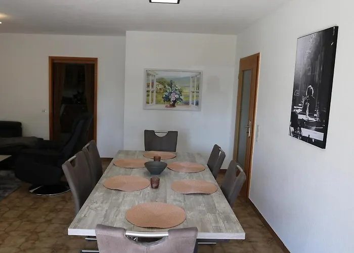 Grosse Gut Ausgestattete Ferienwohnung, Barrierefrei, Direkt An Der A7 아파트 제센