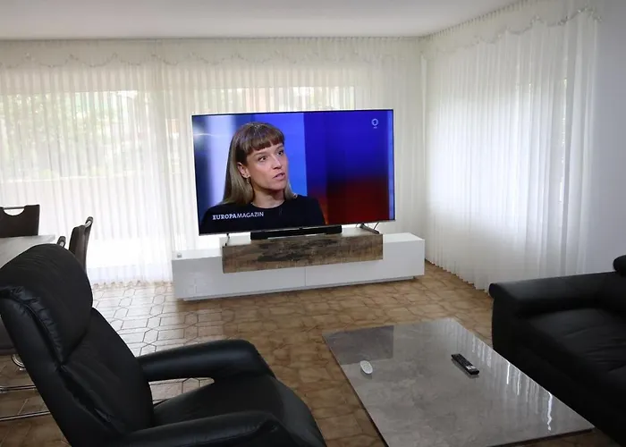 Grosse Gut Ausgestattete Ferienwohnung, Barrierefrei, Direkt An Der A7 제센