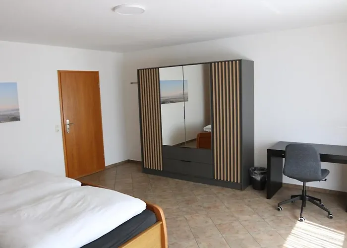 Grosse Gut Ausgestattete Ferienwohnung, Barrierefrei, Direkt An Der A7 * 제센