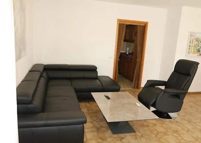 아파트 Grosse Gut Ausgestattete Ferienwohnung, Barrierefrei, Direkt An Der A7 *